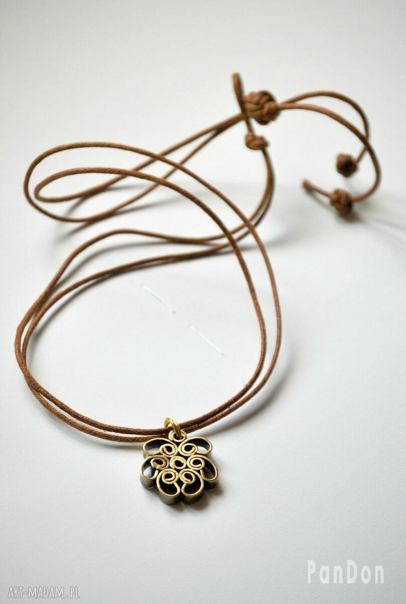 Wisiorek handmade Kwiat z oksydowanego mosiądzu (wire wrapping)