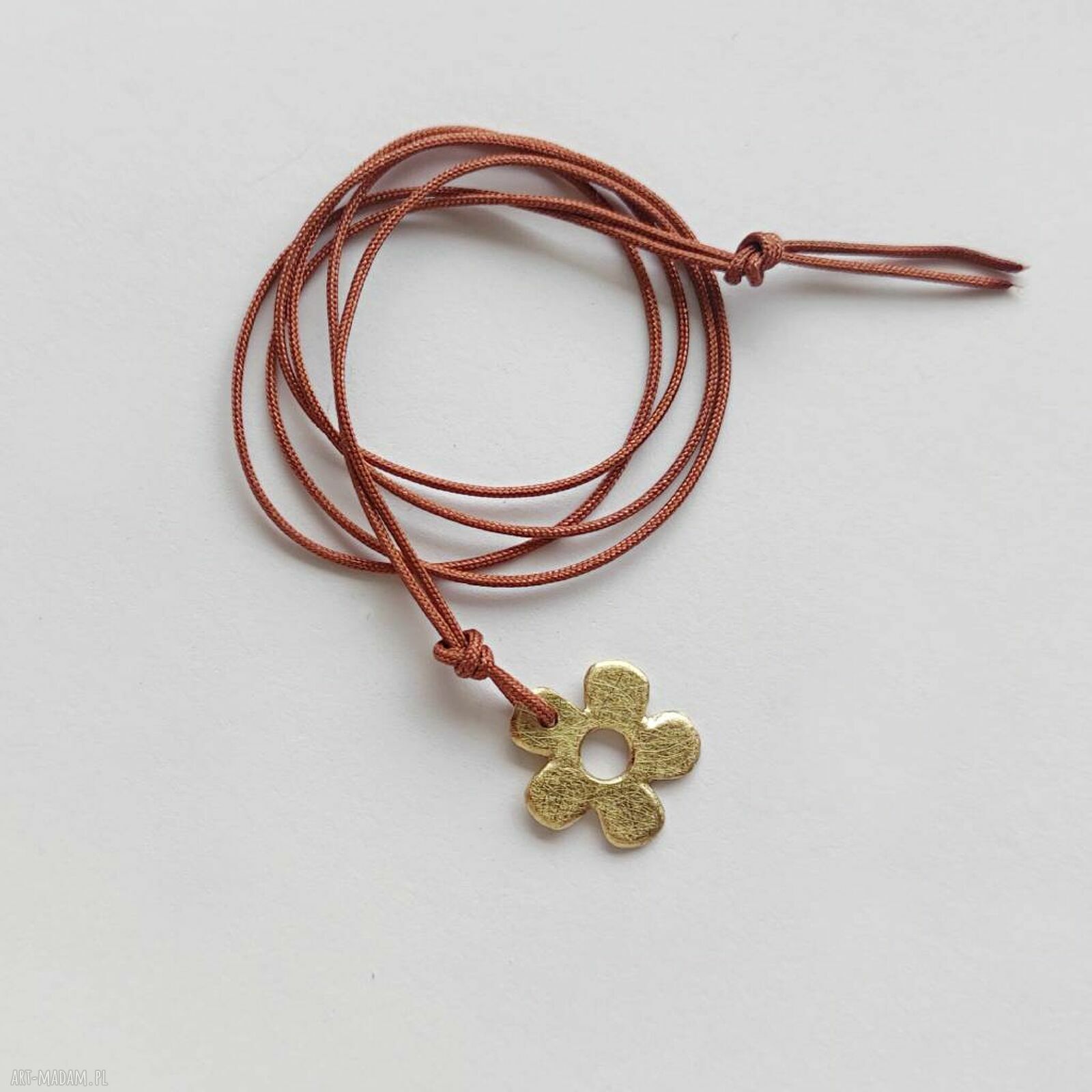 KWIAT - mosiężny wisiorek handmade z matowego mosiądzu