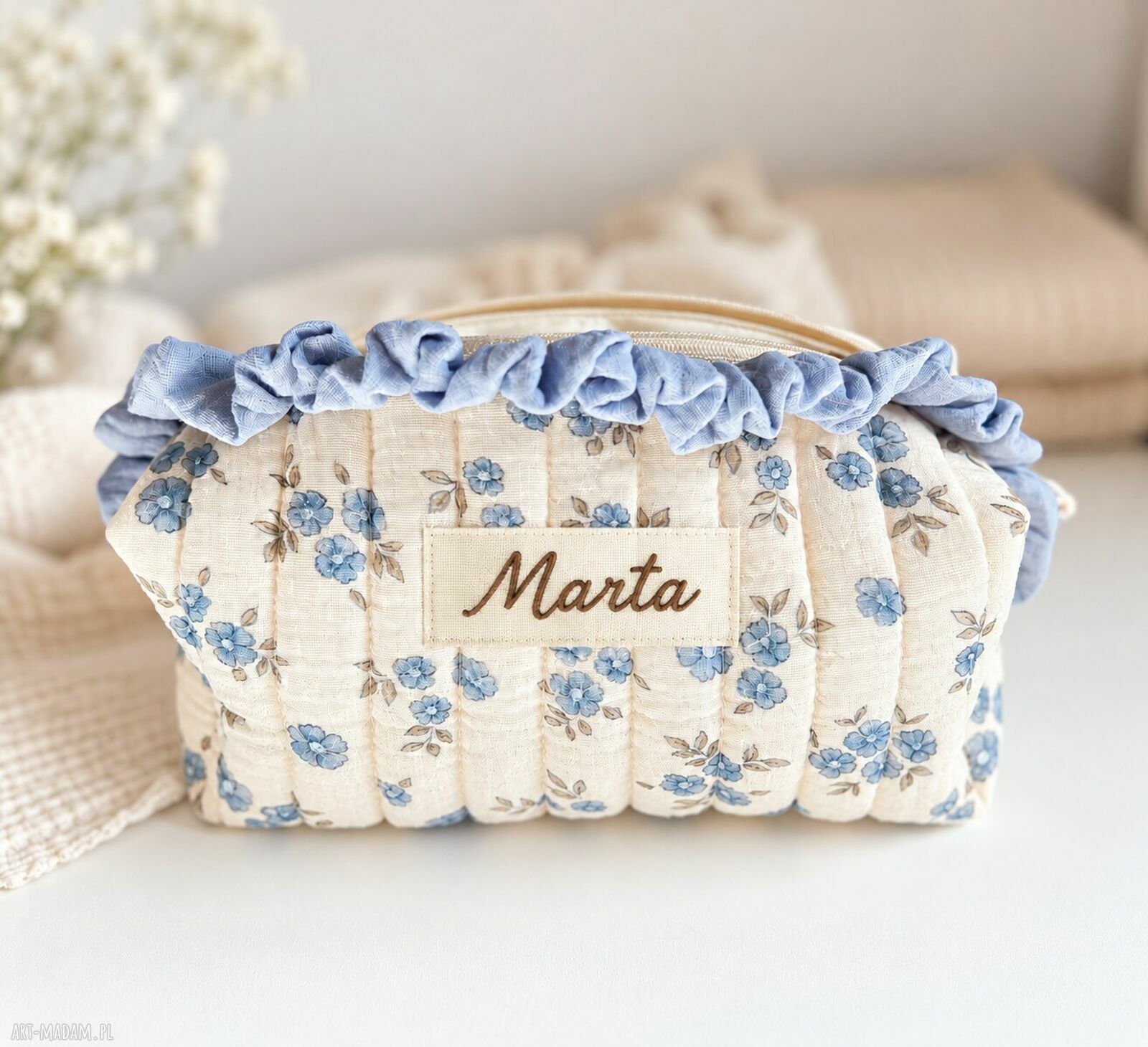 Kwiatowa kosmetyczka z imieniem - elegancki organizer na kosmetyki