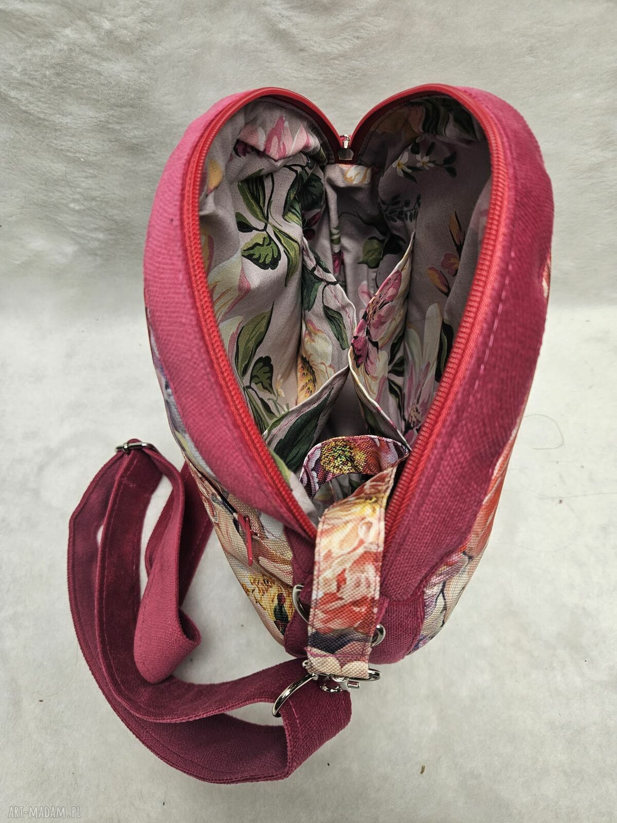 Kwiatowa okrągła torebka handmade - lekka torba crossbody na ramię