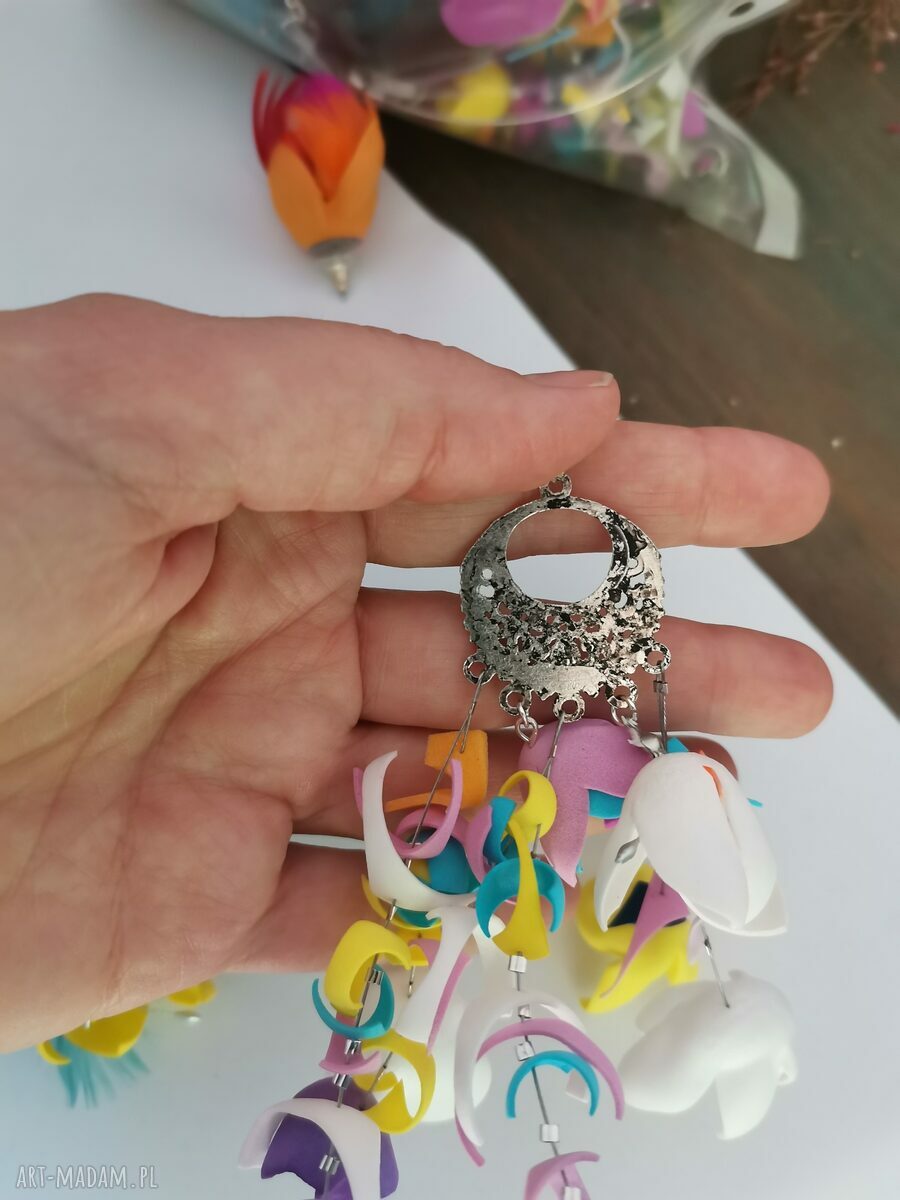 Kwiatowe klipsy długie, bujne i lekkie - boho etno na ślub