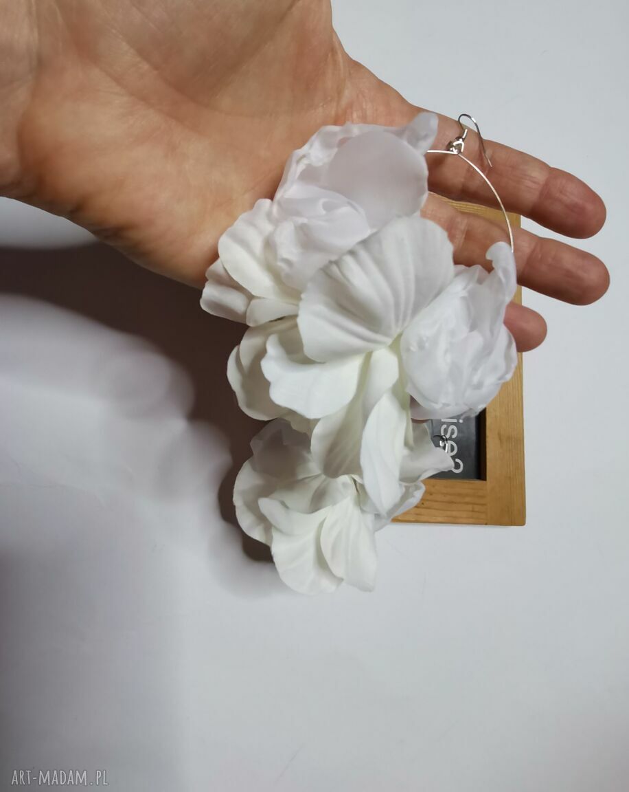 Kolczyki kwiatowe białe koła - długie i lekkie (handmade)