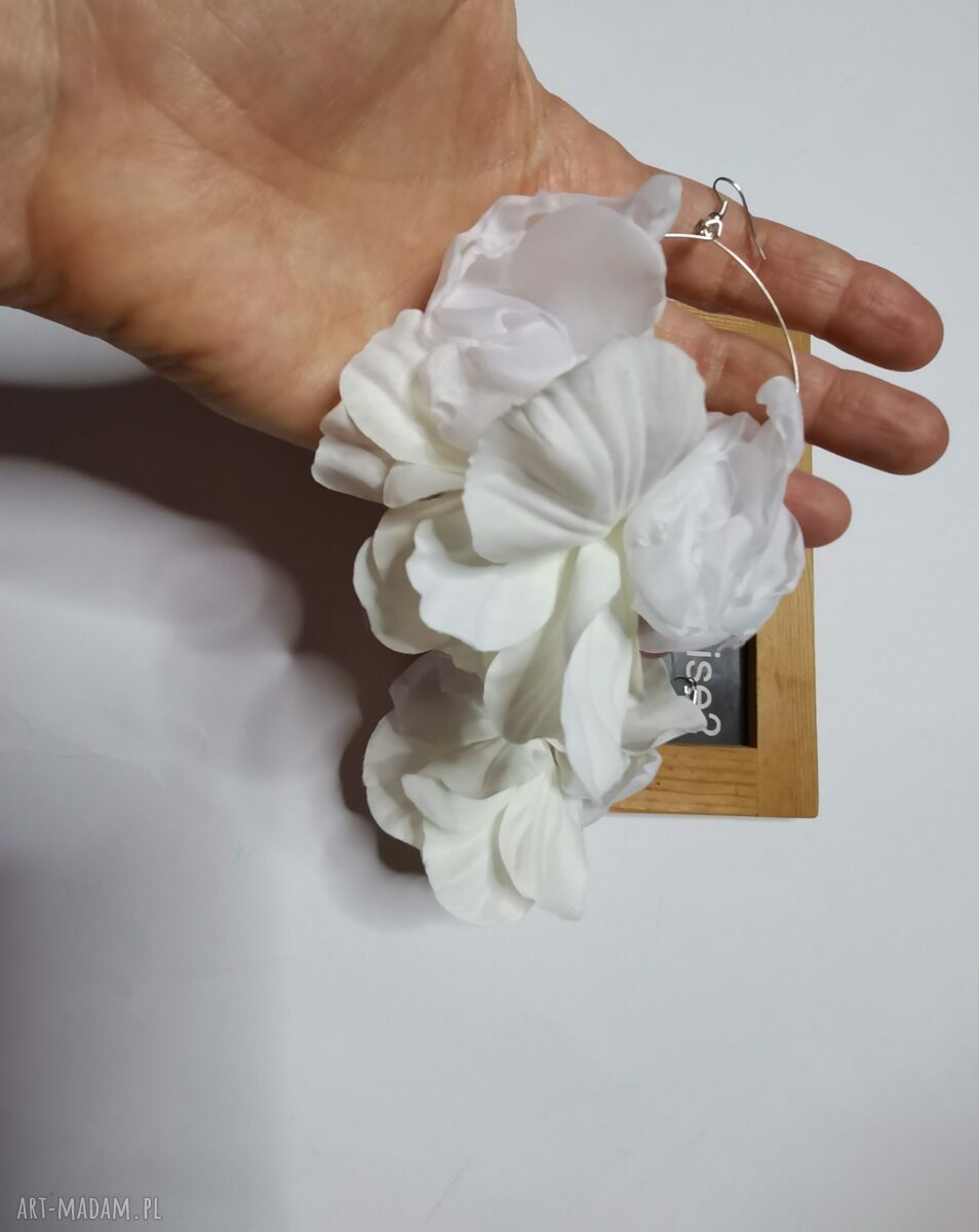 Kolczyki kwiatowe białe koła - długie i lekkie (handmade)