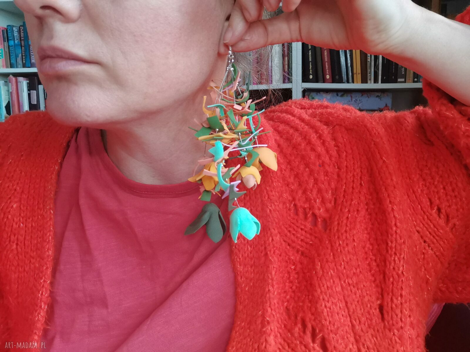 Kolczyki boho wiosenne - kwiaty, etno frędzle i ślubny klimat