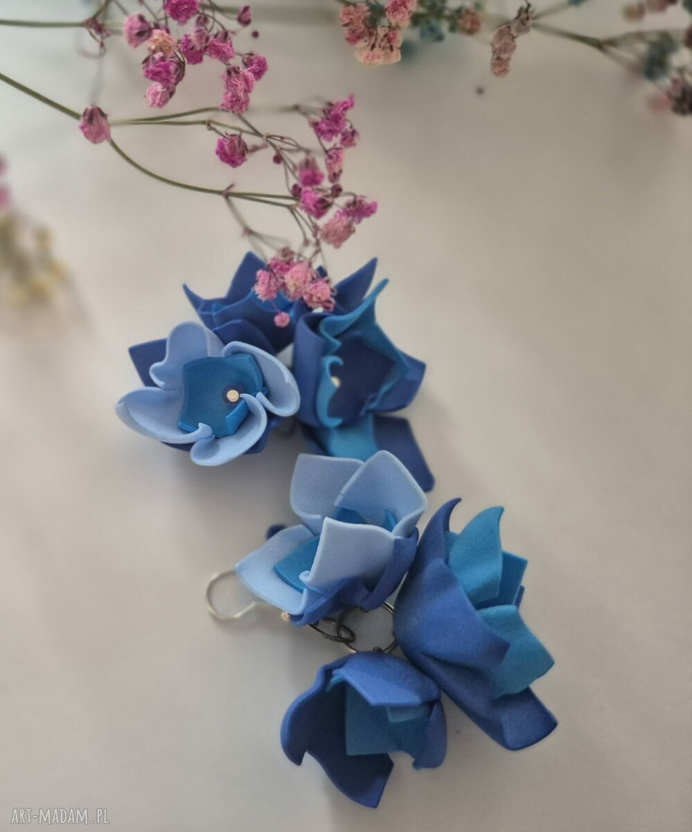 Niebieskie kolczyki kwiaty leciutkie w stylu boho folk