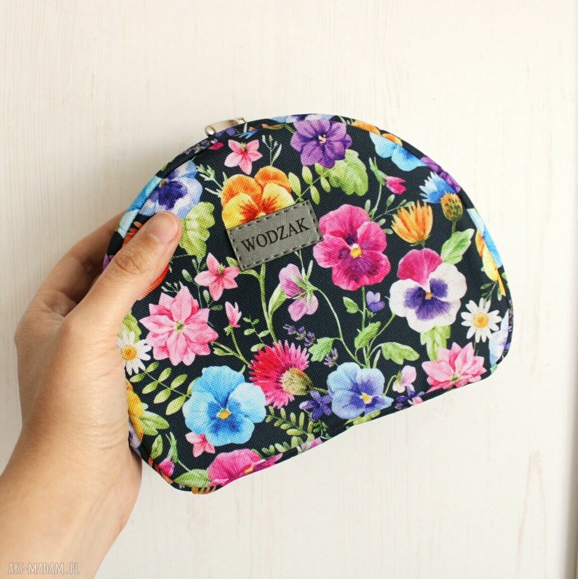 Kosmetyczka półksiężyc bratki damska wodoodporna kolorowa kwiaty