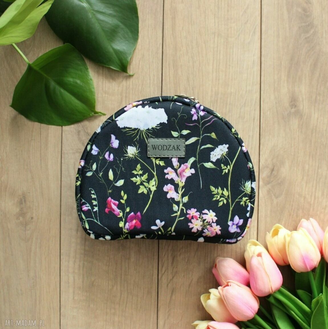 kosmetyczki: Kosmetyczka półksiężyc w wiosenną łąkę, wodoodporna Autorskie