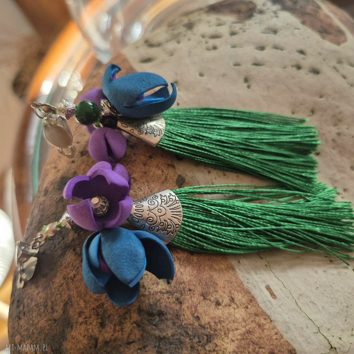Klipsy etno boho z kwiatami i lekkimi frędzlami
