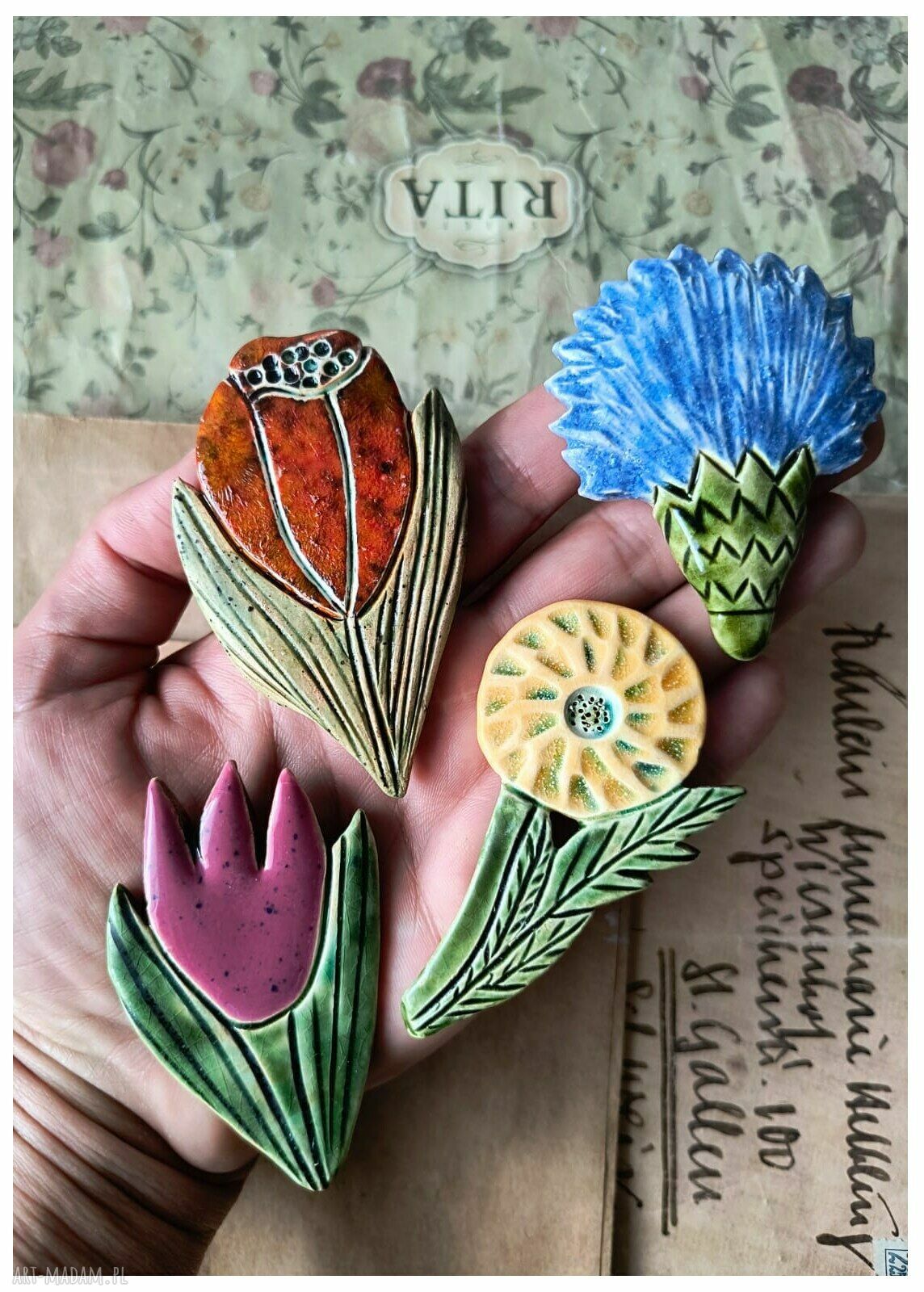 Kwiaty ceramiczne - przypinki i magnesy