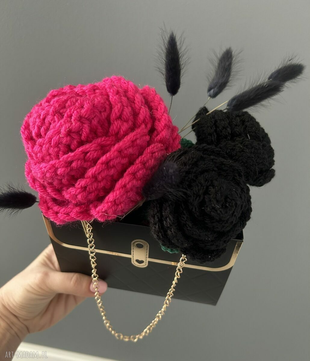 Flower box z różami na szydełku - fuksja i czerń