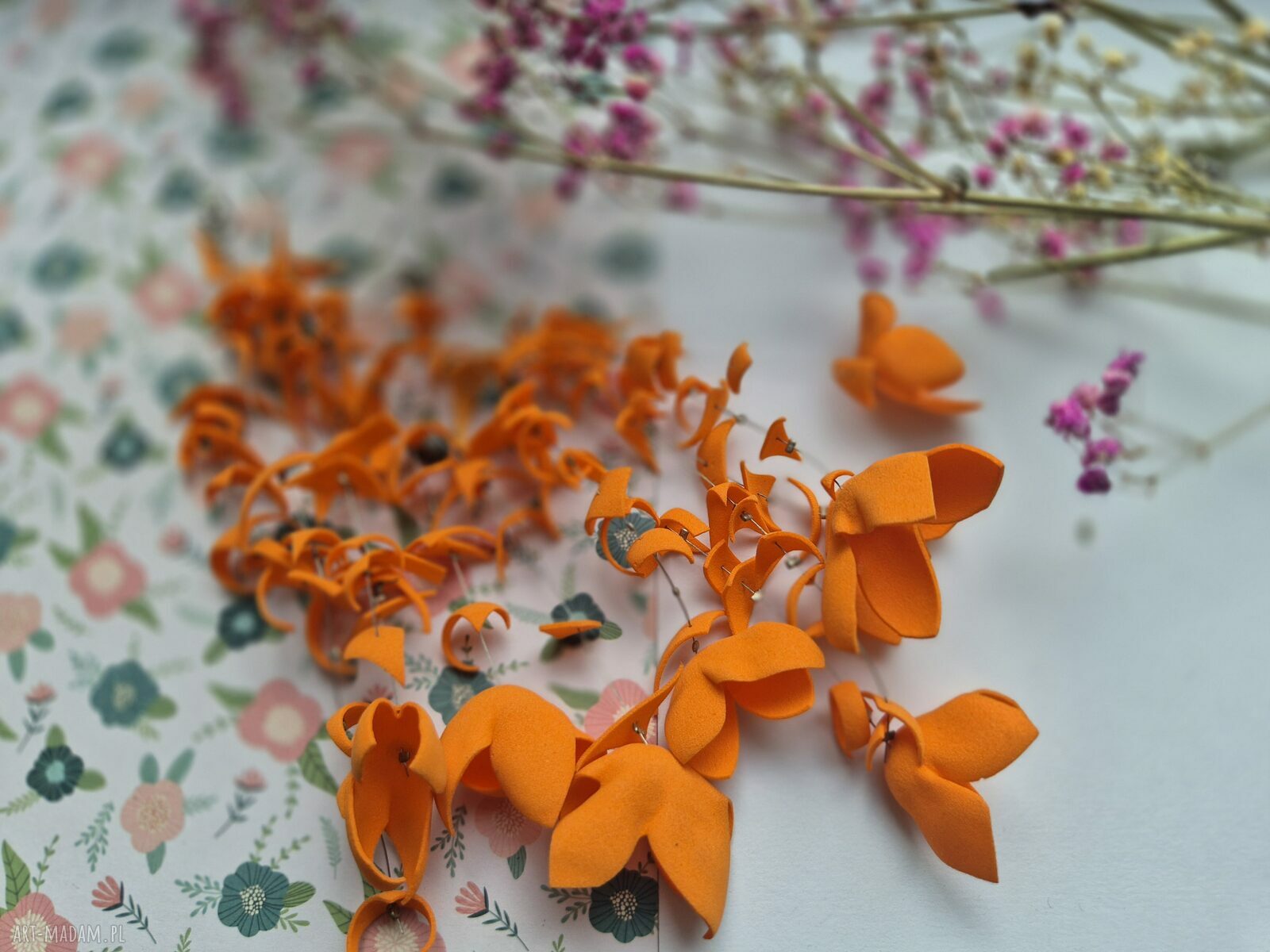Kolczyki kwiaty lekkie jak mgła - pomarańczowe handmade