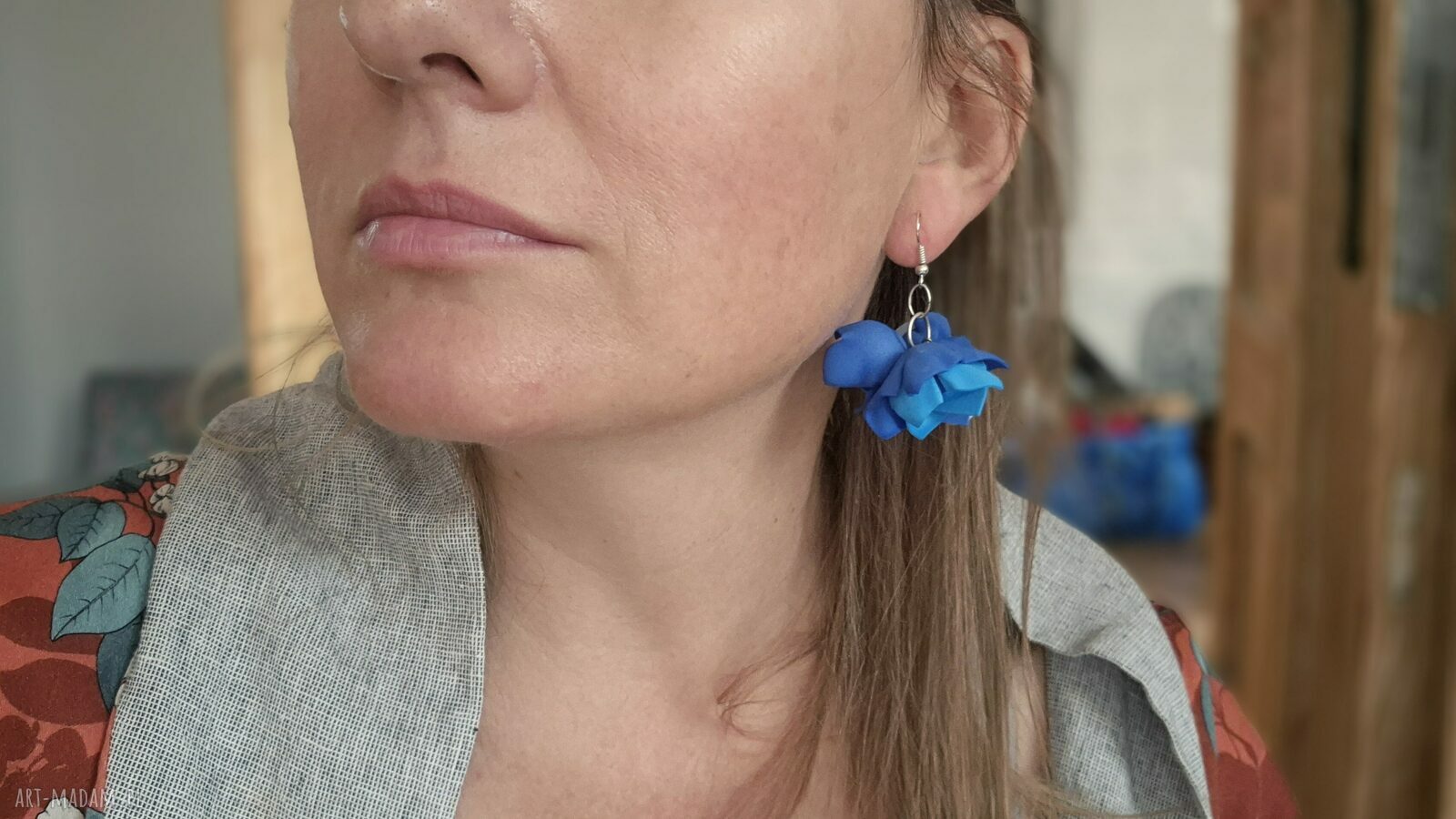 Niebieskie kolczyki kwiaty leciutkie w stylu boho folk