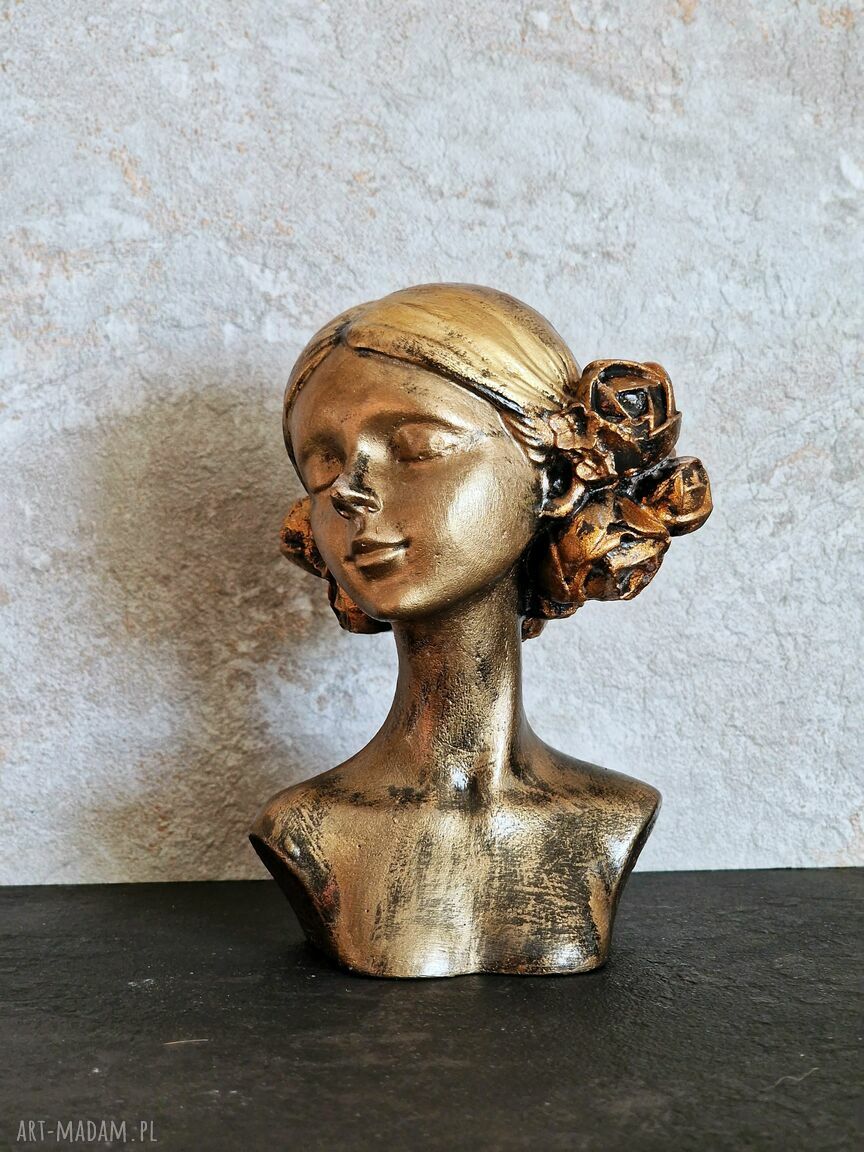 Kwiaty we włosach - rzeźba kobieca z gipsu 13 cm