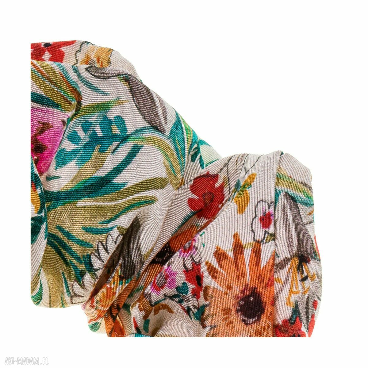 Kwieciste scrunchie z wiskozy - beżowa gumka do włosów handmade