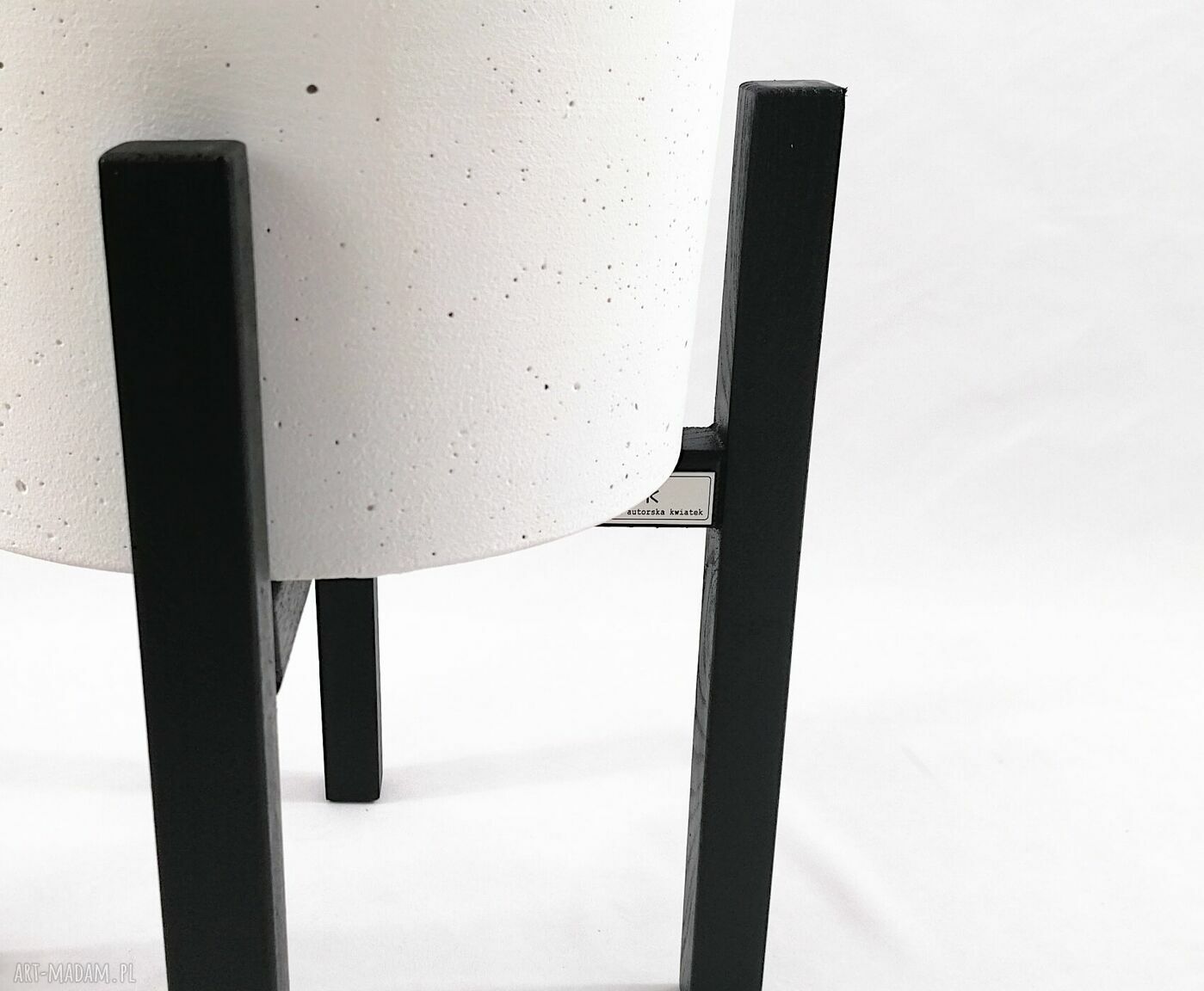 Drewniany stojak na kwiaty H30 do donic max 25 cm - nowoczesny kwietnik z dębu brąz