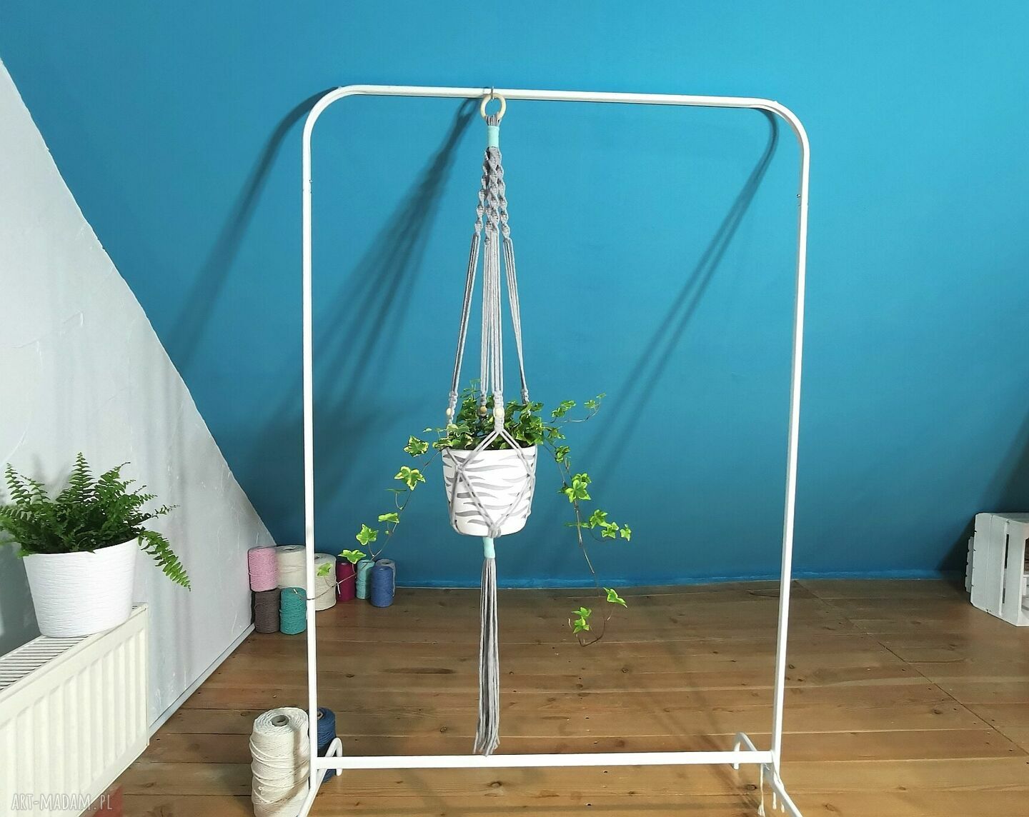 Kwietnik wiszący z makramy szary (mkr 2) - handmade
