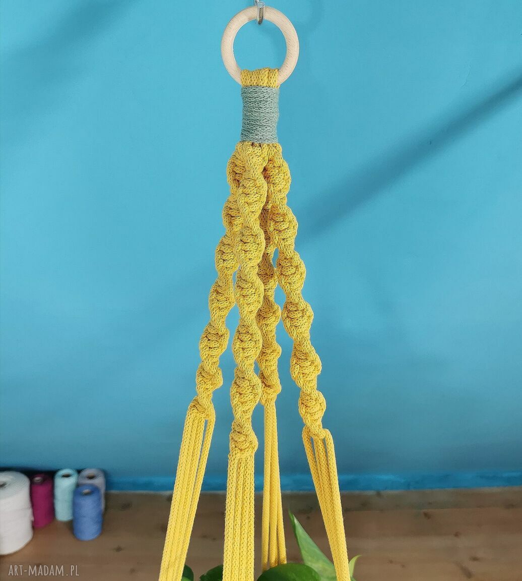 Kwietnik wiszący z makramy Mkr 6 Shiraja - 110 cm, żółty i laurowy