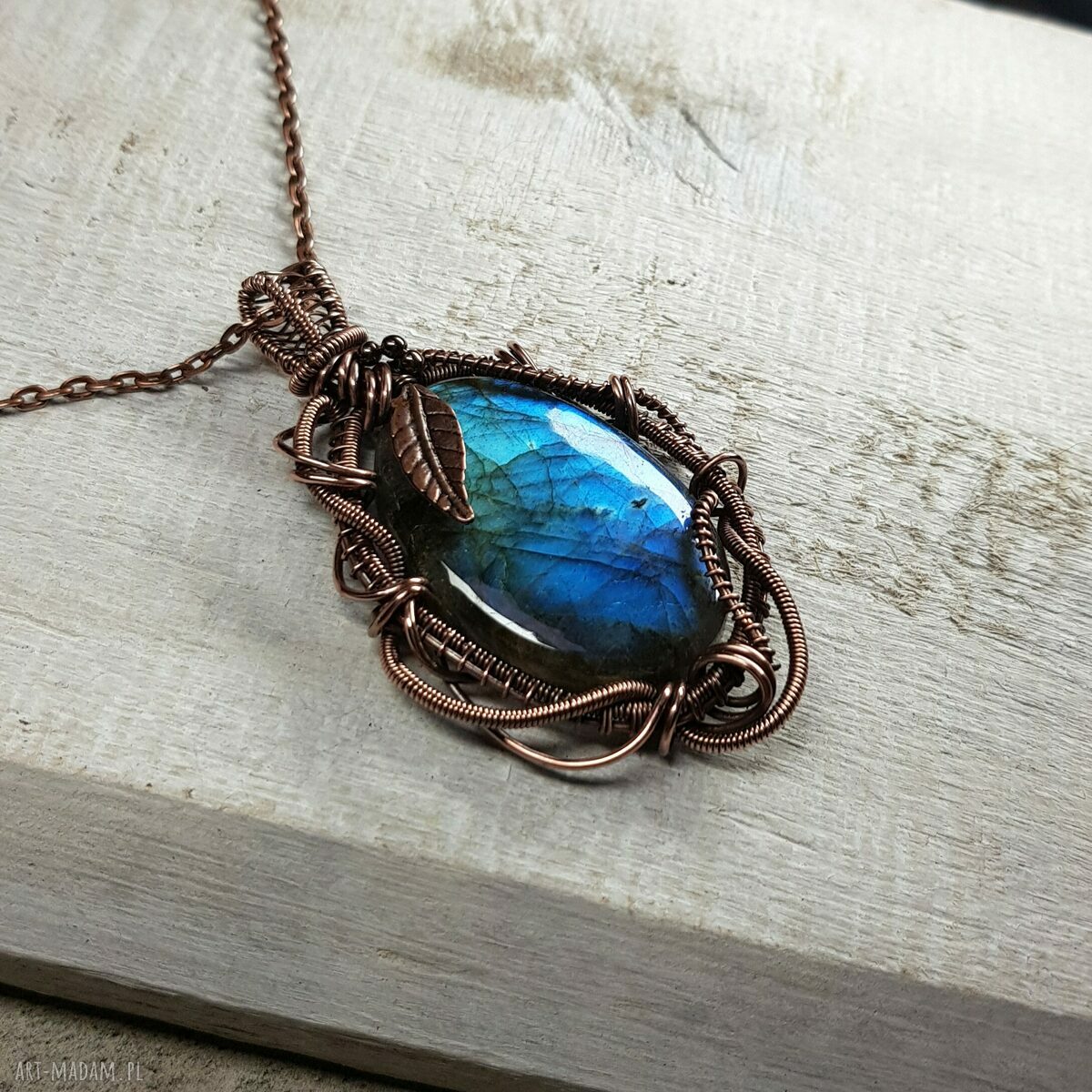 Wisiorek labradoryt m195 - ręczny wire-wrapping z miedzi