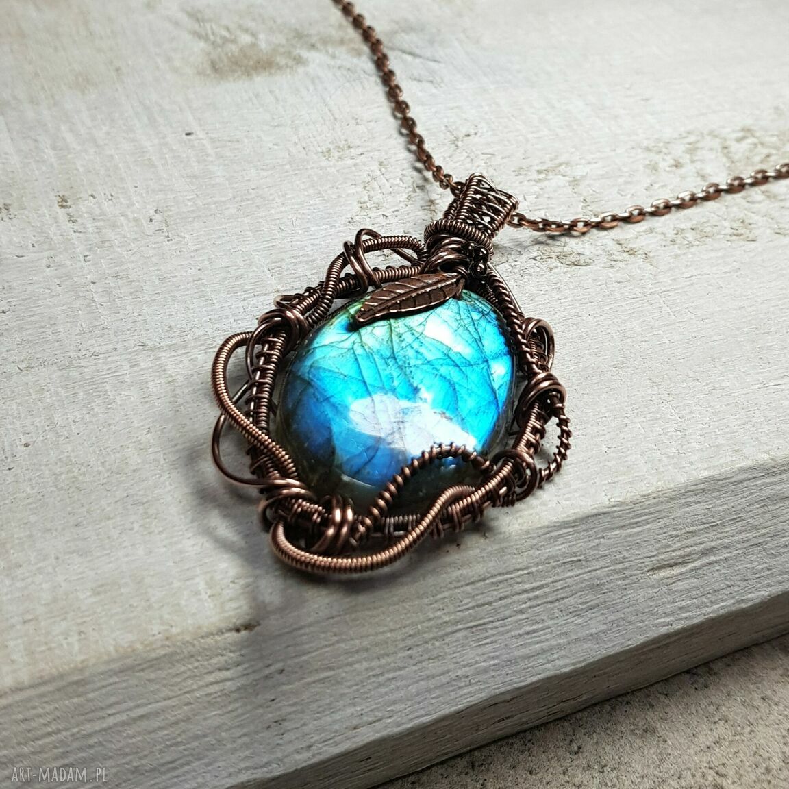 Wisiorek labradoryt m195 - ręczny wire-wrapping z miedzi