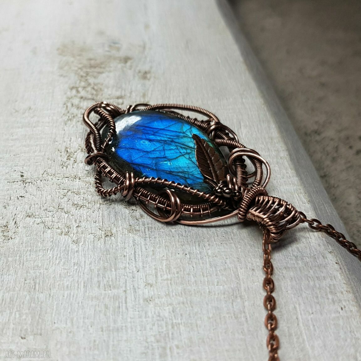 Wisiorek labradoryt m195 - ręczny wire-wrapping z miedzi