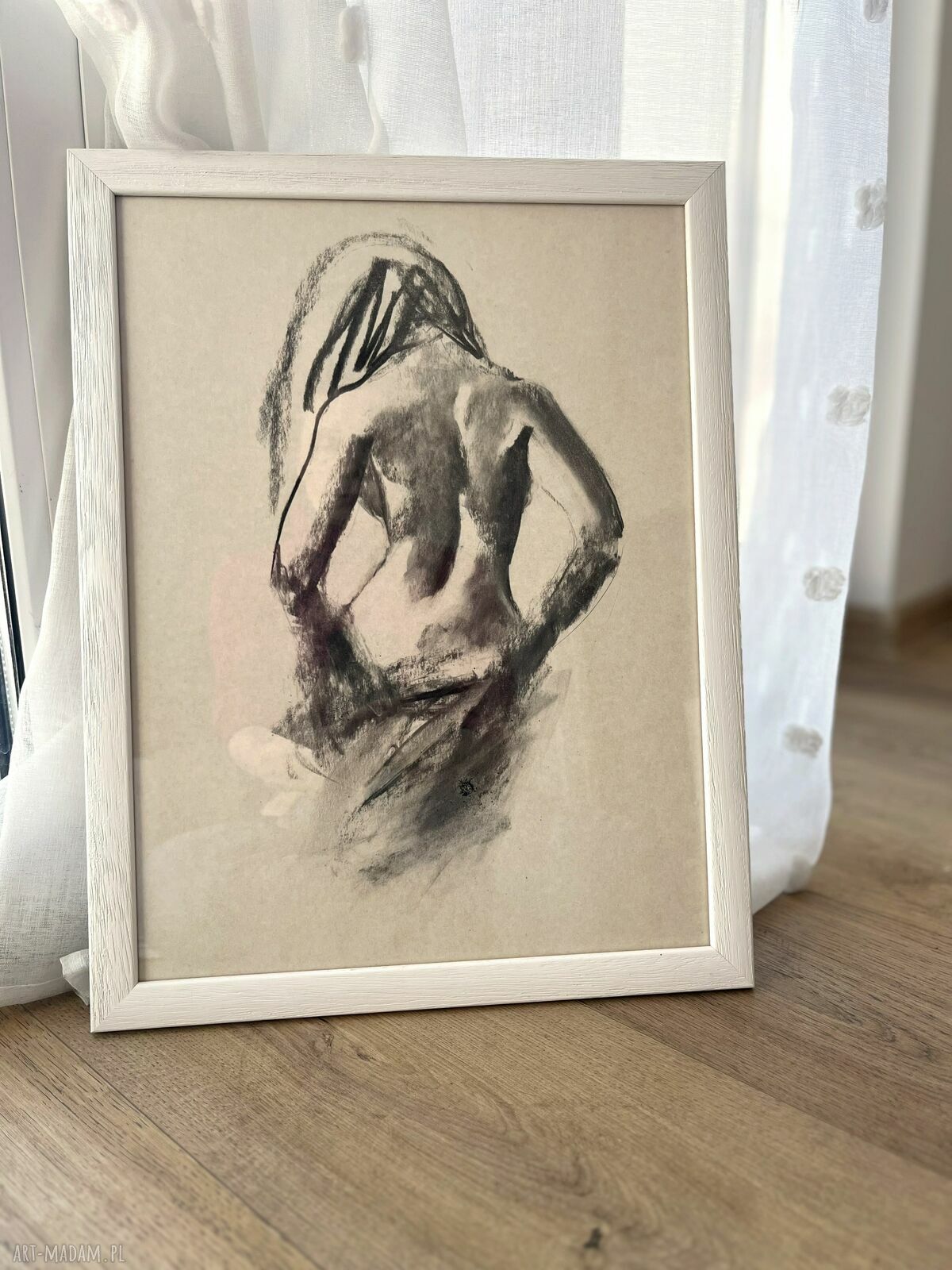Lady 30x40 - obraz z rysunkiem węglem przedstawiający kobiecą postać