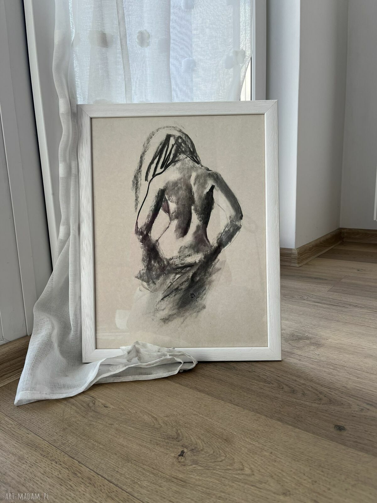Lady 30x40 - obraz z rysunkiem węglem przedstawiający kobiecą postać