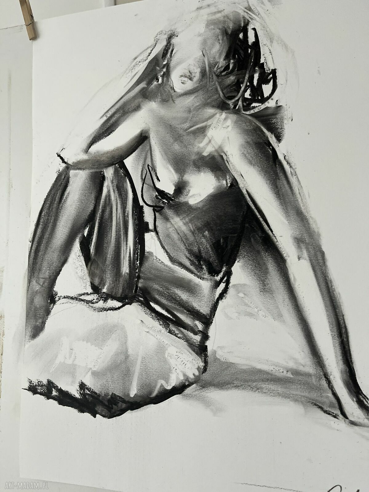 Lady 53x70 - duży obraz kobiety w technice węgla (53x70)