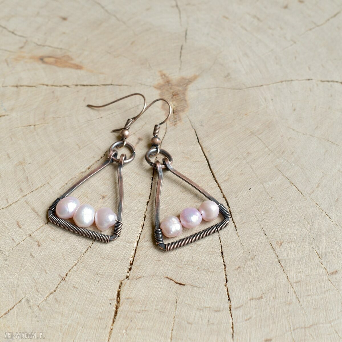 Wiszące kolczyki Lady z różowymi perłami rzecznymi i miedzią (wire-wrapping)