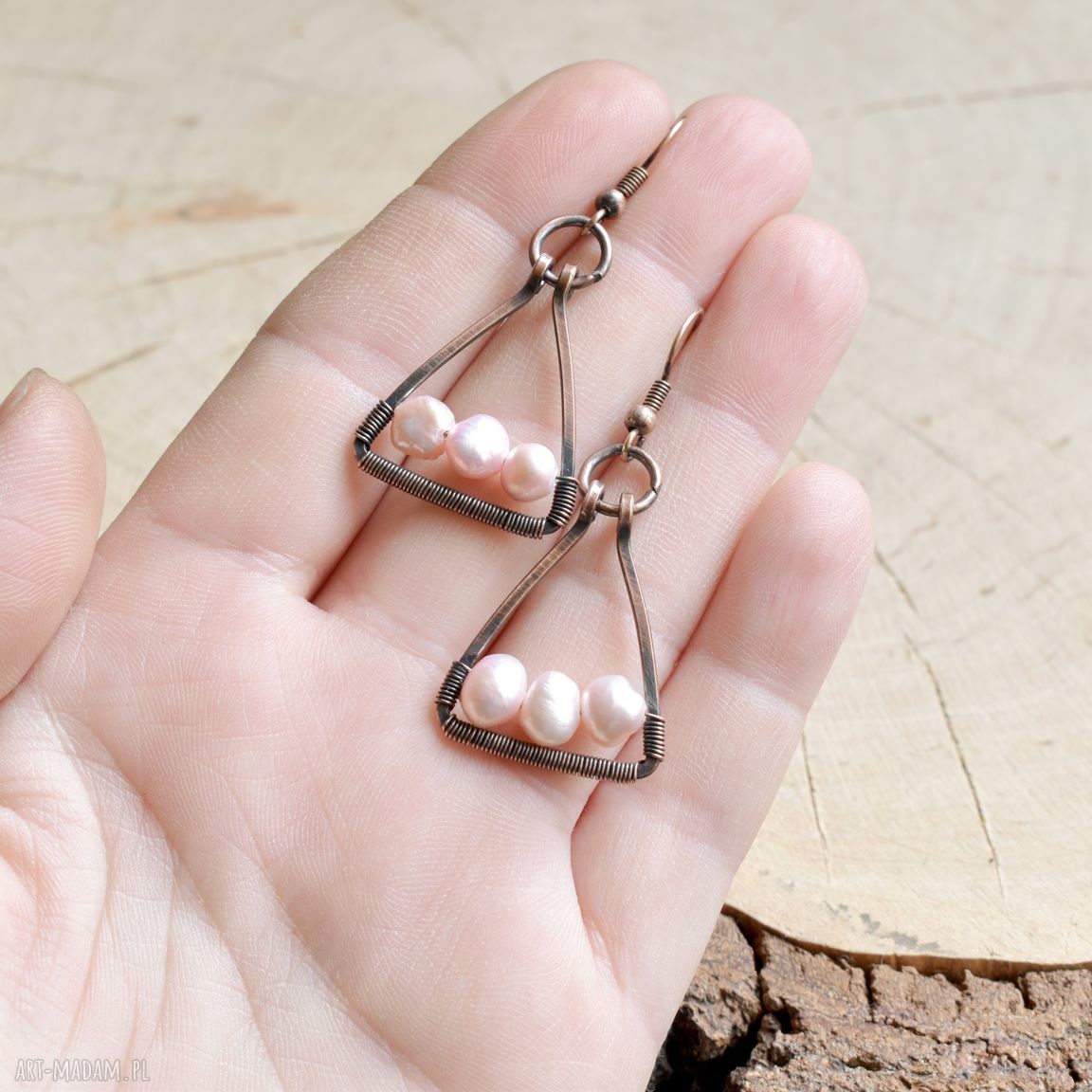 Wiszące kolczyki Lady z różowymi perłami rzecznymi i miedzią (wire-wrapping)