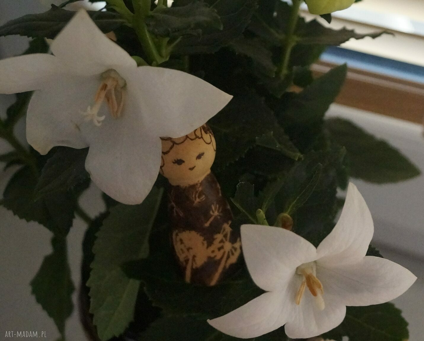 Laleczka Babie Lato - ręcznie wypalana drewniana laleczka 5,5 cm