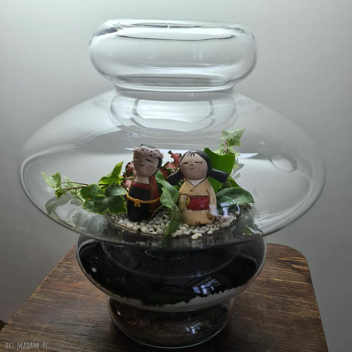 Laleczki Kokeshi z Japonii - ceramiczne figurki handmade do lasów w szkle