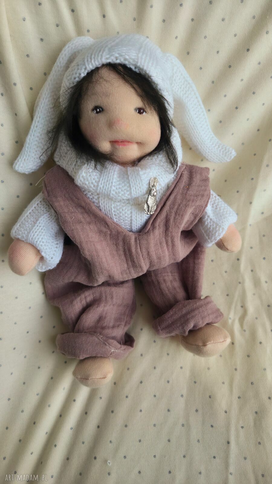 Lalka artystyczna Lilka 32 cm - ręcznie rzeźbiona twarz, haftowane oczy i peruczka z lamy