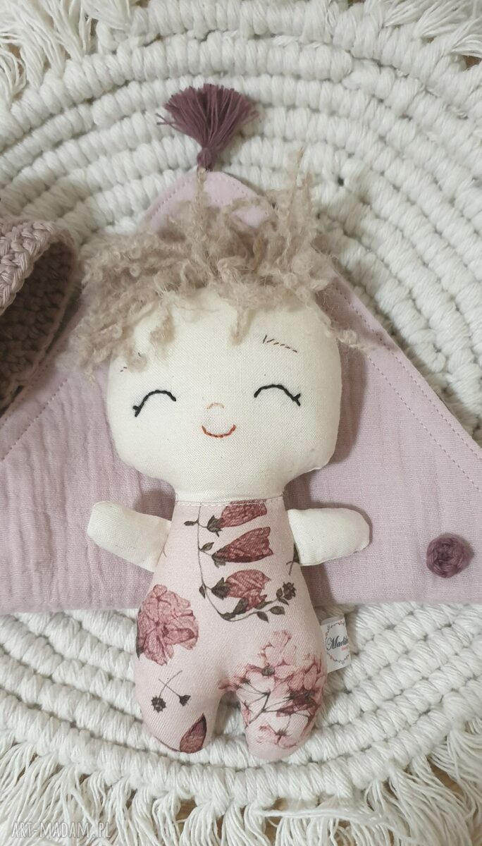 Lalka Bobas w rożku - mini laleczka 17 cm, rękodzieło Madika design