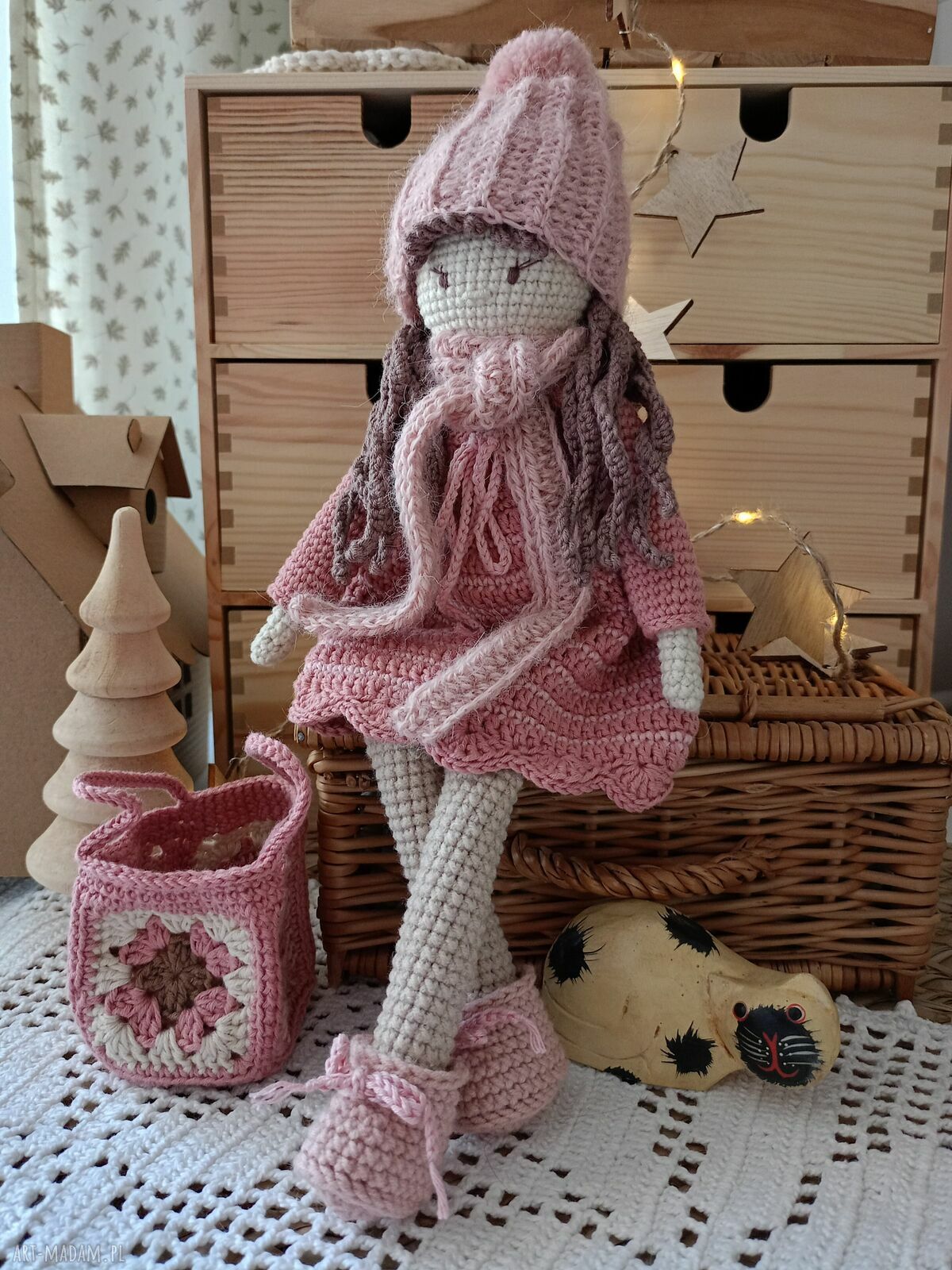 Lalka szydełkowa w różowej sukieneczce - handmade dla dziewczynki