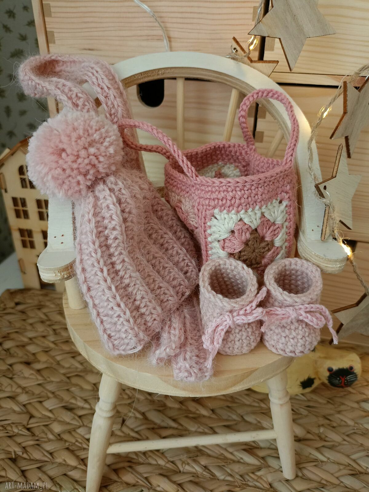 Lalka szydełkowa w różowej sukieneczce - handmade dla dziewczynki