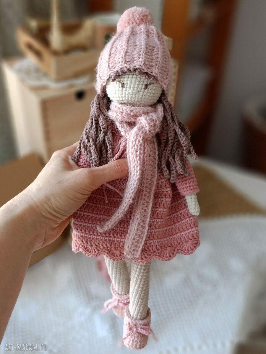 Lalka szydełkowa w różowej sukieneczce - handmade dla dziewczynki