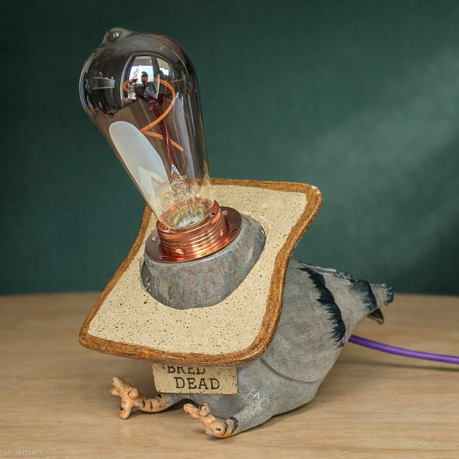 Lampa ceramiczna BREAD OR DEAD - gołąb z kromką chleba Monifaktura do Twojego wnętrza