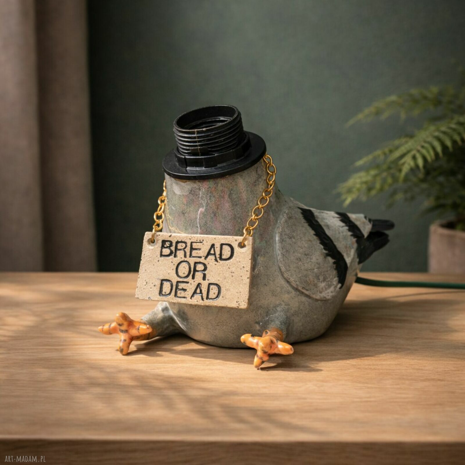 Lampa ceramiczna BREAD OR DEAD - gołąb z chlebem na szyi