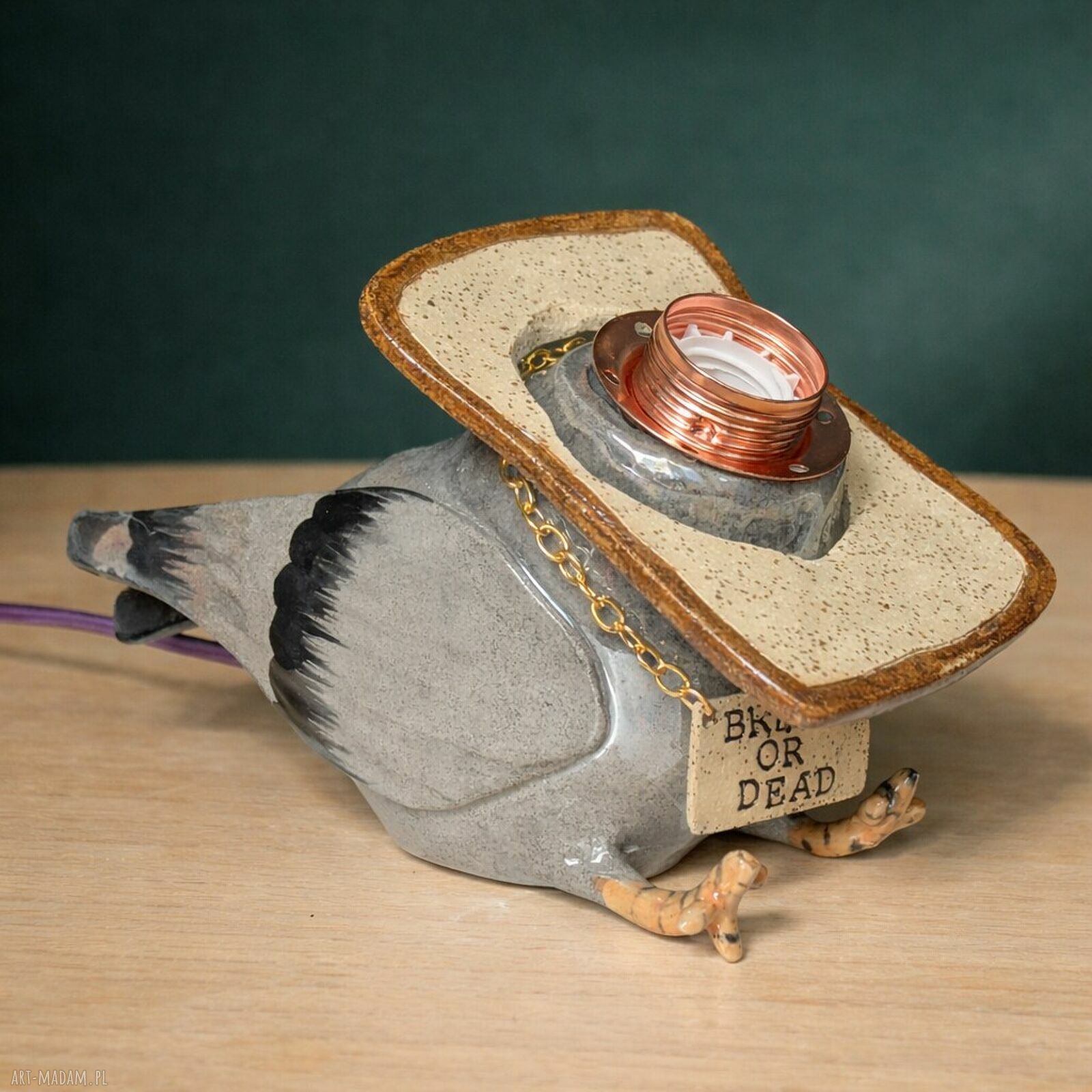 Lampa ceramiczna BREAD OR DEAD - gołąb z kromką chleba Monifaktura do Twojego wnętrza