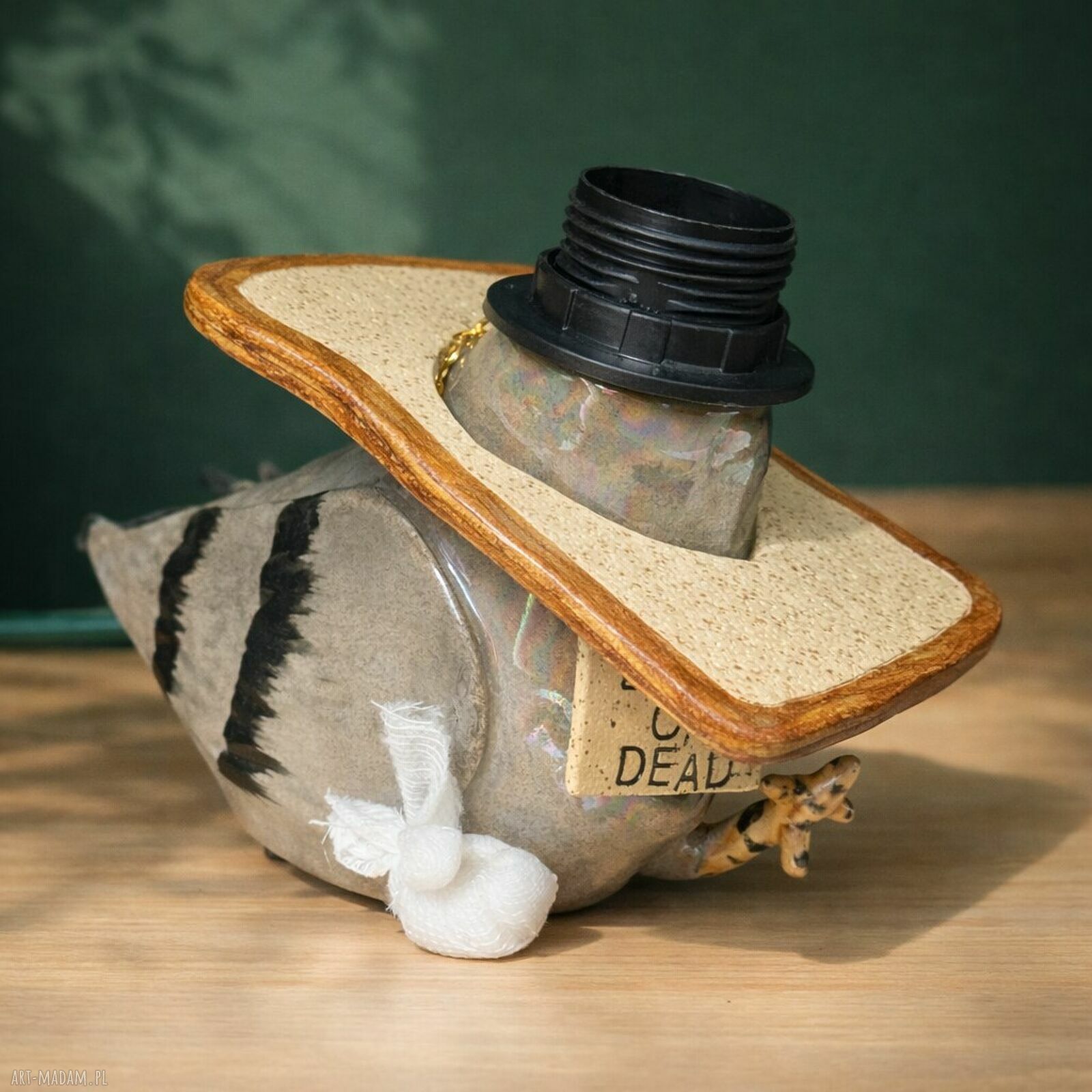 Lampa ceramiczna BREAD OR DEAD - gołąb z chlebem