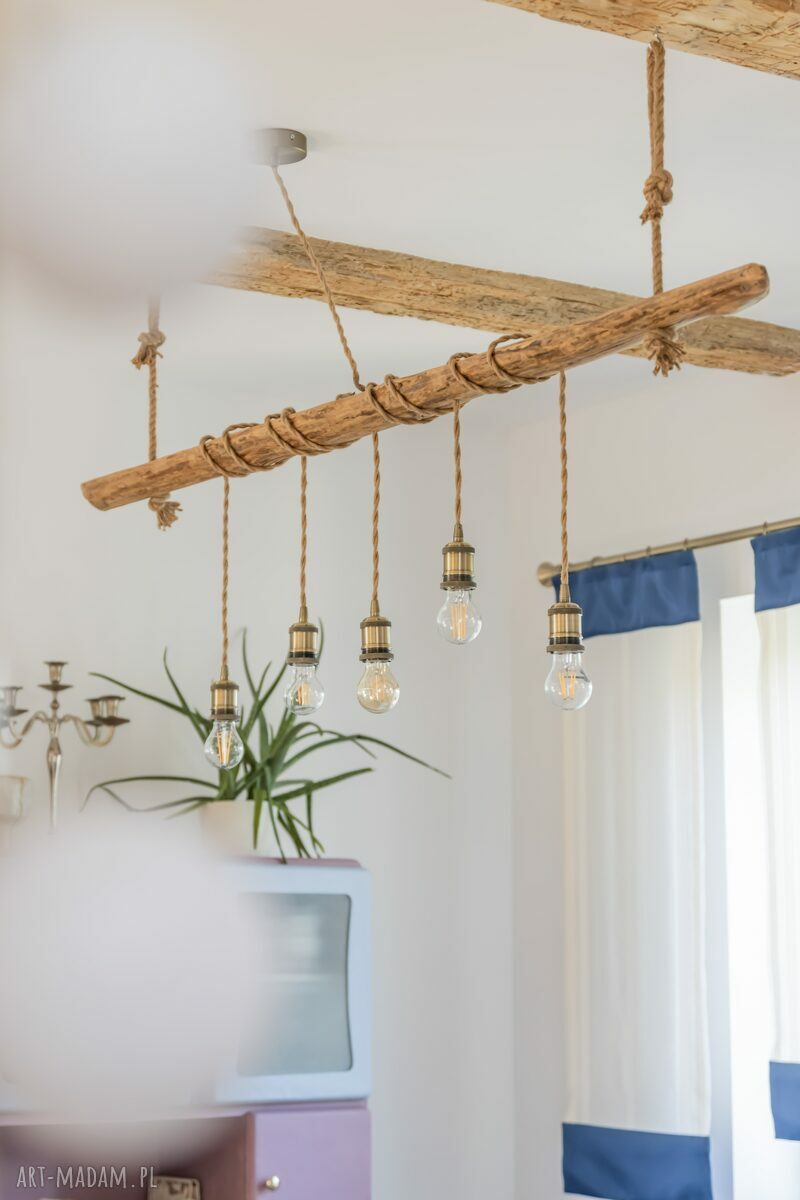 Drewniana lampa wiszaca