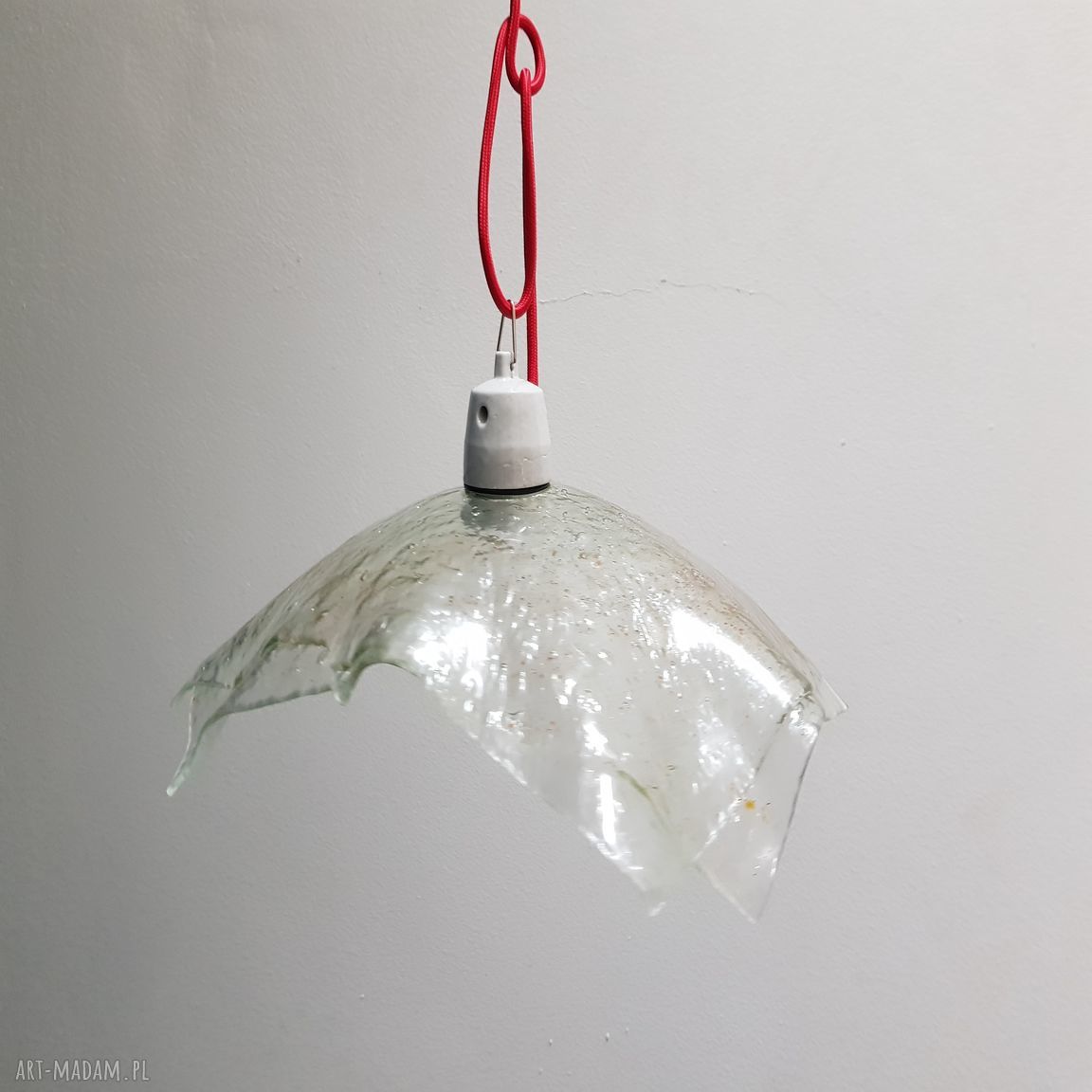 Autorska lampa wisząca ze szkła formowanego - czerwony przewód