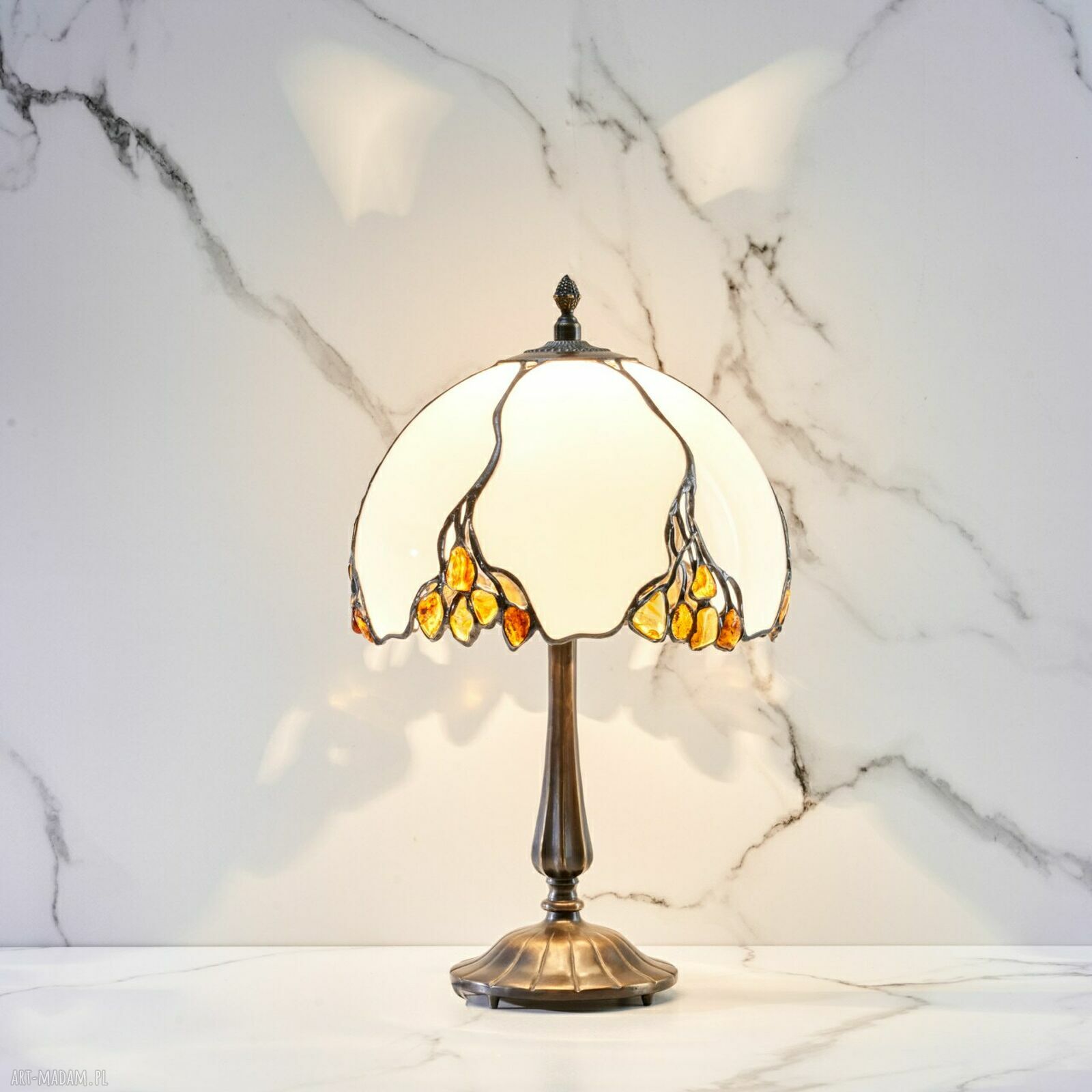 Ręcznie robiona lampa na biurko z bursztynem bałtyckim 65 g - Assisi Tiffany