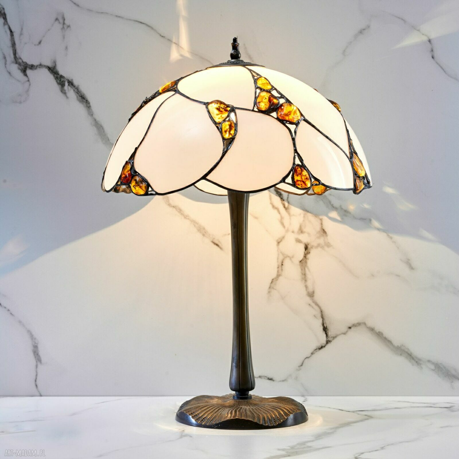 Lampa na biurko Siena z bursztynem bałtyckim 150 g Tiffany - mosiężna podstawa