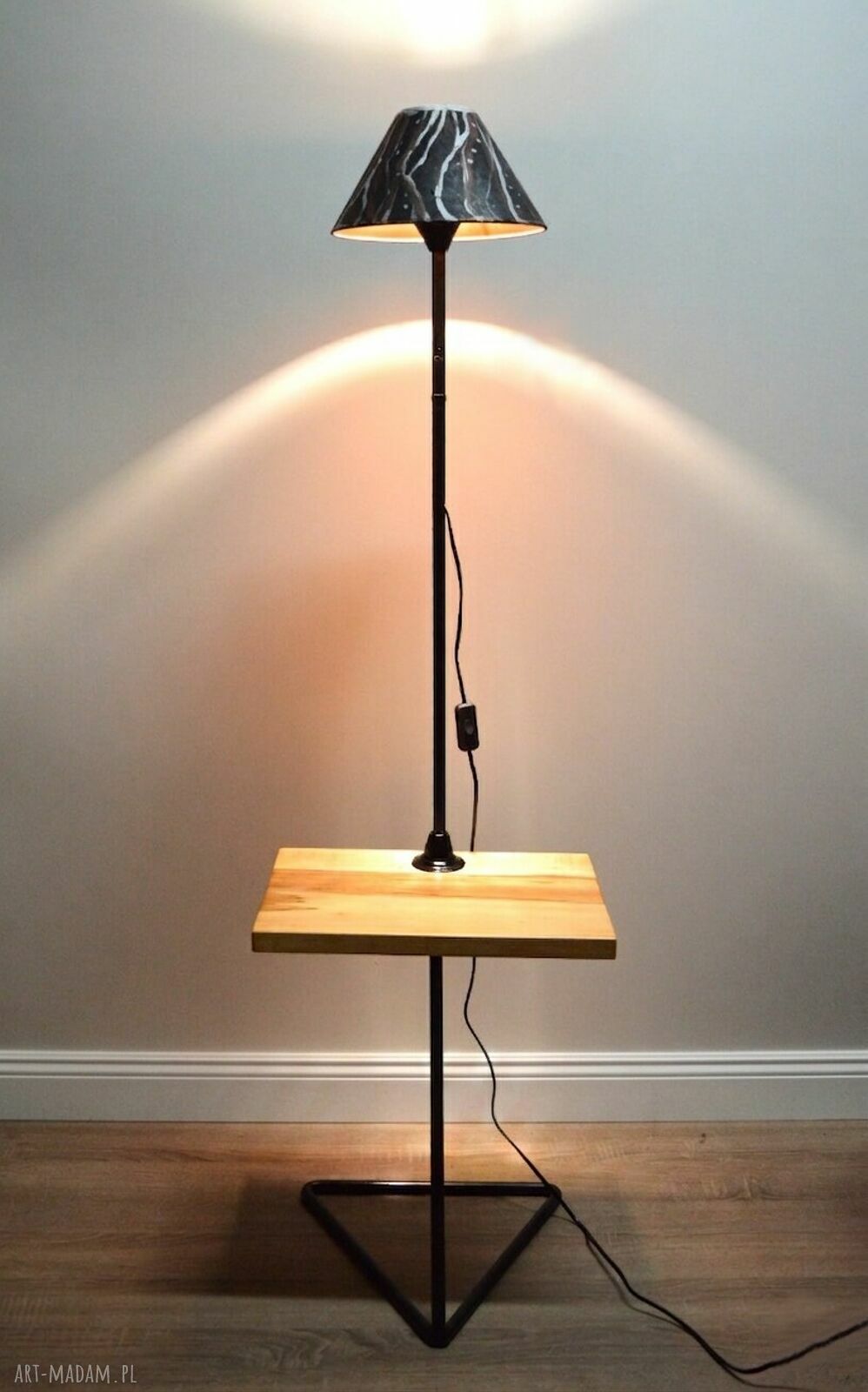Lampa podłogowa hand made w stylu loft - drewno i metal (upcycling)