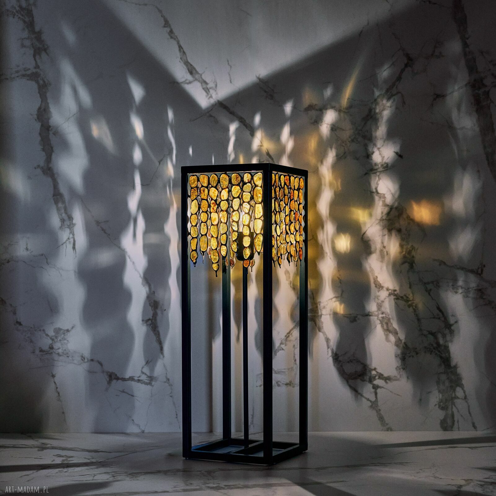 Lampa stojąca Lambro QS-B z bursztynem bałtyckim