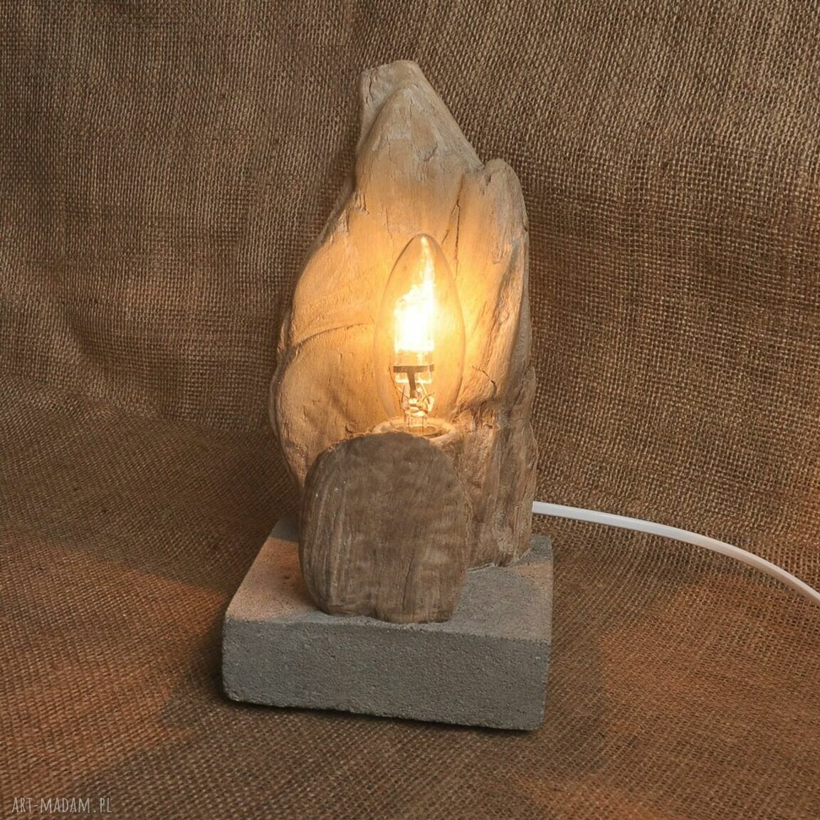 Unikatowa lampa z betonu i starego drewna w stylu loft i retro