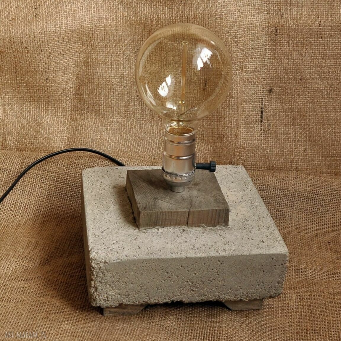 Lampa ze starego drewna i betonu w stylu loft - unikat /4/