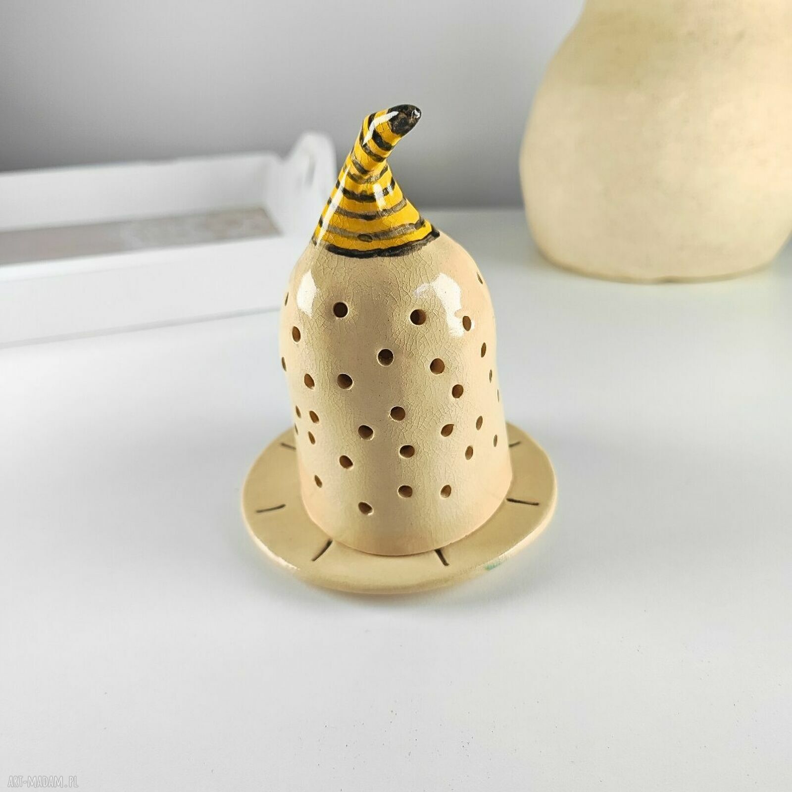Lampion ceramiczny na tealight - ręcznie lepiona dekoracja na wyjątkowe wieczory