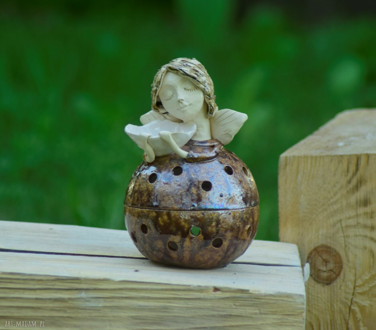 Ceramiczny lampion-kominek Anioł - ręcznie wykonana dekoracja z olejkami